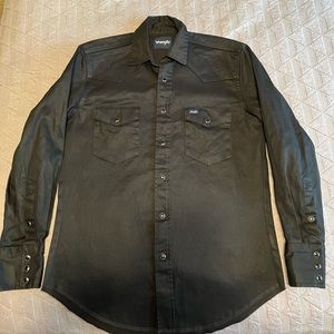 Black Wrangler Men's Cowboy Cut Long Sleeve Shirt never worn